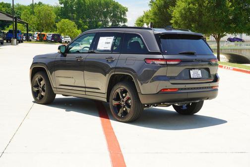 Baltic Gray Metallic Clearcoat 2026 Jeep Grand Cherokee Limited