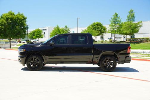 Diamond Black Crystal Pearlcoat 2026 RAM 1500 Laramie