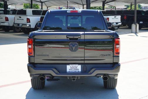 Diamond Black Crystal Pearlcoat 2026 RAM 1500 Laramie