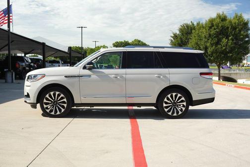 Ceramic Pearl Metallic Tri-Coat 2023 Lincoln Navigator Reserve