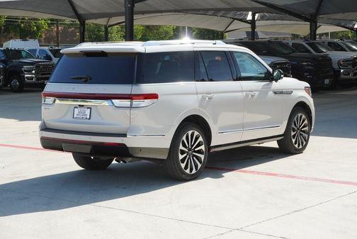 Ceramic Pearl Metallic Tri-Coat 2023 Lincoln Navigator Reserve