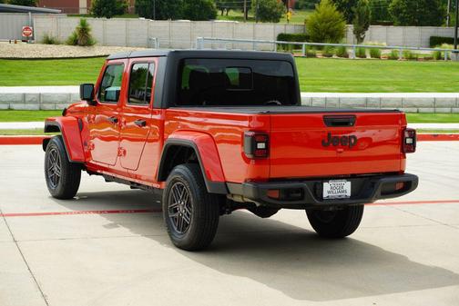 Firecracker Red Clearcoat 2025 Jeep Gladiator Sport S