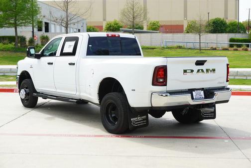 Bright White Clearcoat 2026 RAM 3500 Tradesman Crew Cab 4x4 8' Box