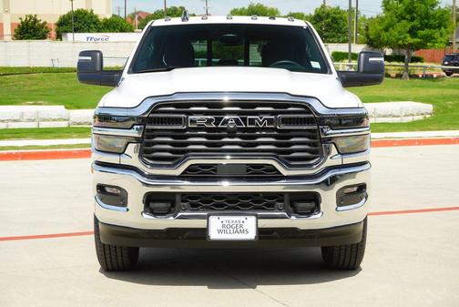 Bright White Clearcoat 2026 RAM 2500 Tradesman Crew Cab 4x4 6'4' Box