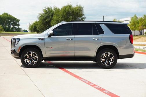 2025 GMC Yukon 4WD AT4