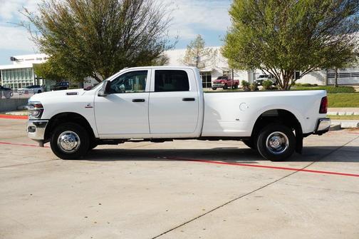 2025 RAM 3500 Tradesman Crew Cab 4x4 8' Box