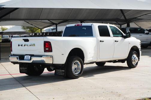 2025 RAM 3500 Tradesman Crew Cab 4x4 8' Box