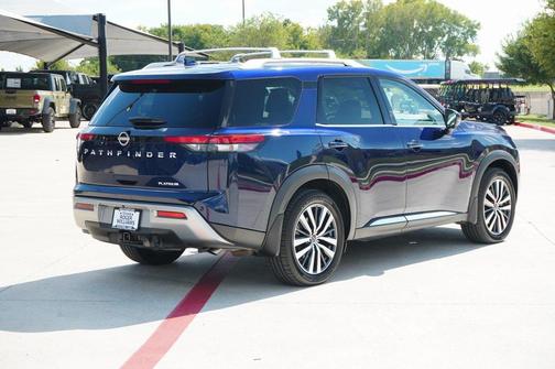 2022 Nissan Pathfinder Platinum 2WD