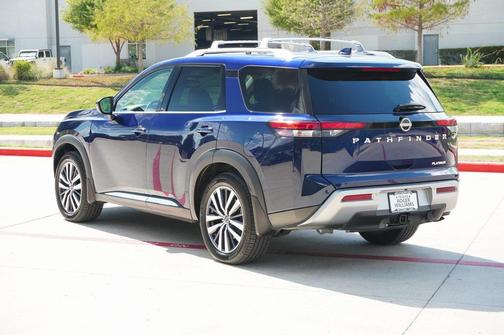 2022 Nissan Pathfinder Platinum 2WD