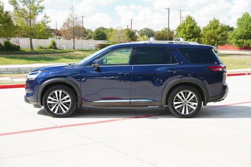 2022 Nissan Pathfinder Platinum 2WD