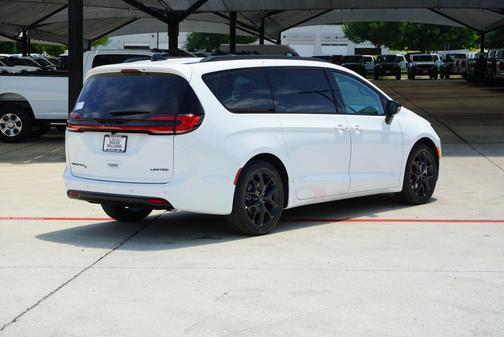 Bright White Clearcoat 2027 Chrysler Pacifica Limited