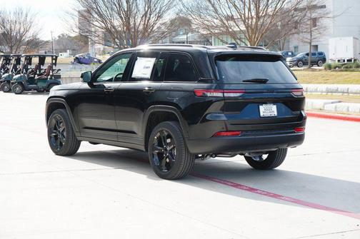 Diamond Black Crystal Pearlcoat 2025 Jeep Grand Cherokee Limited