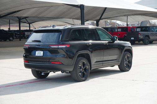 Diamond Black Crystal Pearlcoat 2025 Jeep Grand Cherokee Limited