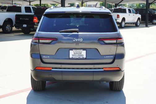 Baltic Gray Metallic Clearcoat 2025 Jeep Grand Cherokee L Laredo