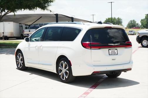 2024 Chrysler Pacifica L