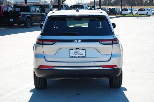 2024 Jeep Grand Cherokee Laredo