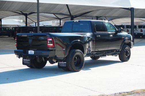 2020 RAM 3500 Laramie Crew Cab 4x4 8' Box