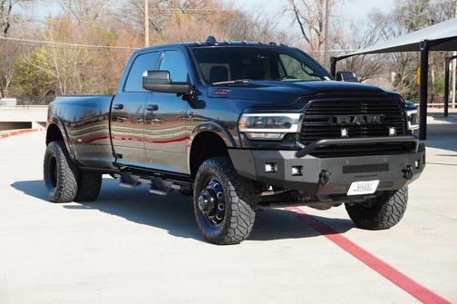 2020 RAM 3500 Laramie Crew Cab 4x4 8' Box