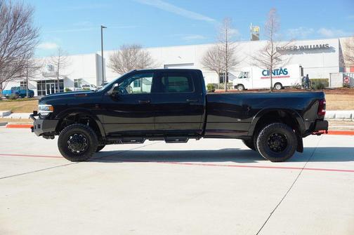 2020 RAM 3500 Laramie Crew Cab 4x4 8' Box