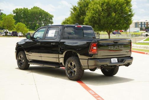 Diamond Black Crystal Pearlcoat 2026 RAM 1500 Warlock Crew Cab 4x4 5'7' Box