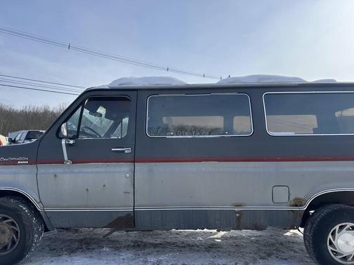 1988 Ford E150 Base 3dr Club Wagon Passenger Van