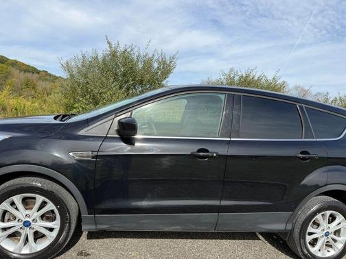 Agate Black Metallic 2019 Ford Escape SE