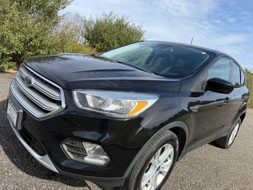 Agate Black Metallic 2019 Ford Escape SE
