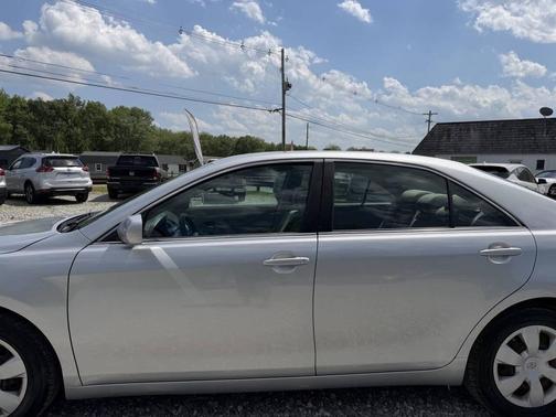 Classic Silver Metallic 2009 Toyota Camry LE