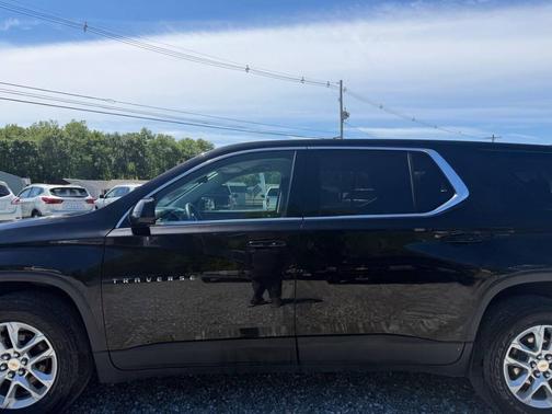 Mosaic Black Metallic 2018 Chevrolet Traverse LS