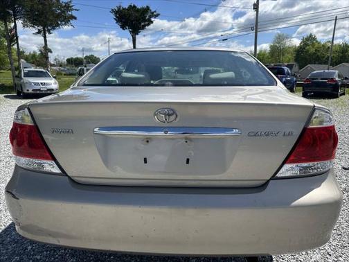 2005 Toyota Camry LE