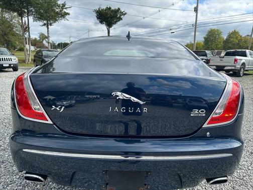 2013 Jaguar XJ Base