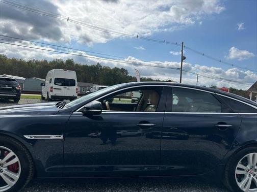 2013 Jaguar XJ Base