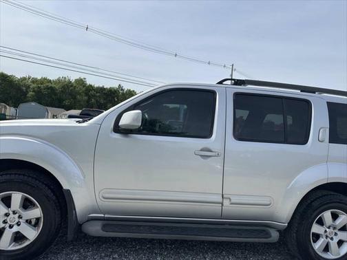 2008 Nissan Pathfinder SE