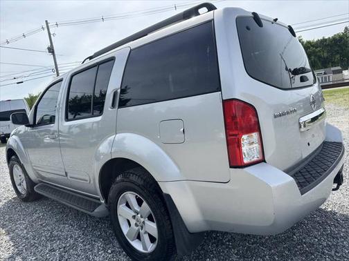 2008 Nissan Pathfinder SE