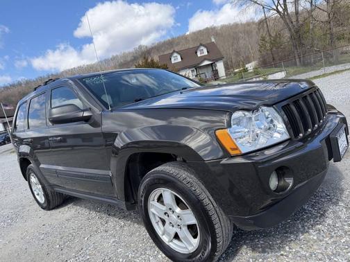 Tan 2006 Jeep Grand Cherokee Laredo