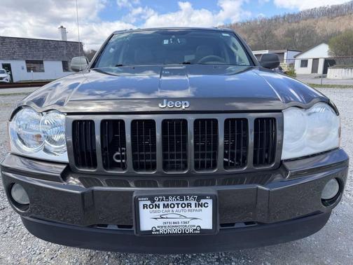 Tan 2006 Jeep Grand Cherokee Laredo