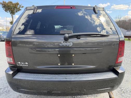 Tan 2006 Jeep Grand Cherokee Laredo