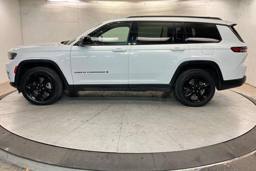 Bright White Clearcoat 2023 Jeep Grand Cherokee L Altitude