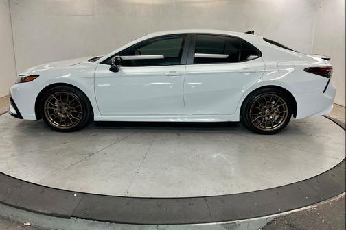Ice Cap 2024 Toyota Camry Hybrid SE