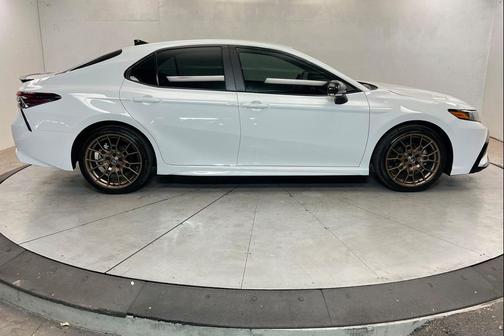 Ice Cap 2024 Toyota Camry Hybrid SE