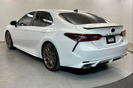 Ice Cap 2024 Toyota Camry Hybrid SE