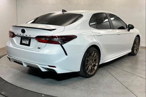 Ice Cap 2024 Toyota Camry Hybrid SE