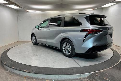 2023 Toyota Sienna Platinum