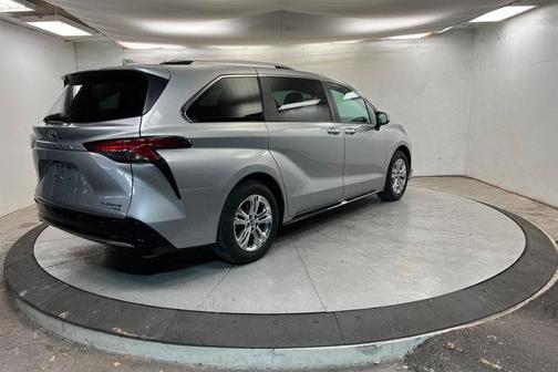 2023 Toyota Sienna Platinum