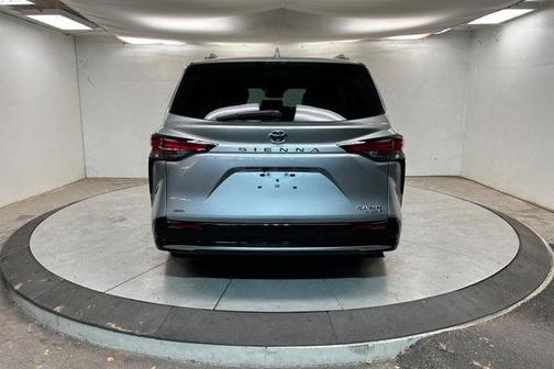 2023 Toyota Sienna Platinum