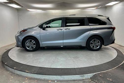 2023 Toyota Sienna Platinum