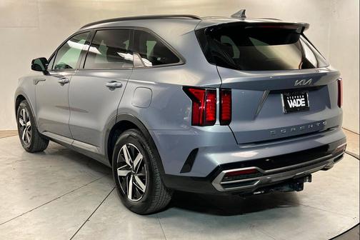 Everlasting Silver 2022 Kia Sorento S