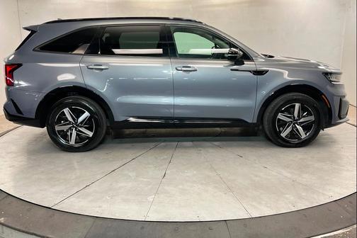 Everlasting Silver 2022 Kia Sorento S