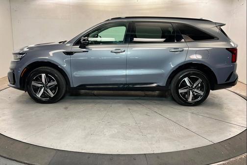 Everlasting Silver 2022 Kia Sorento S