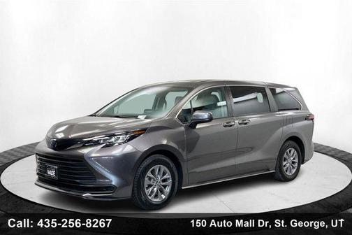 2022 Toyota Sienna LE